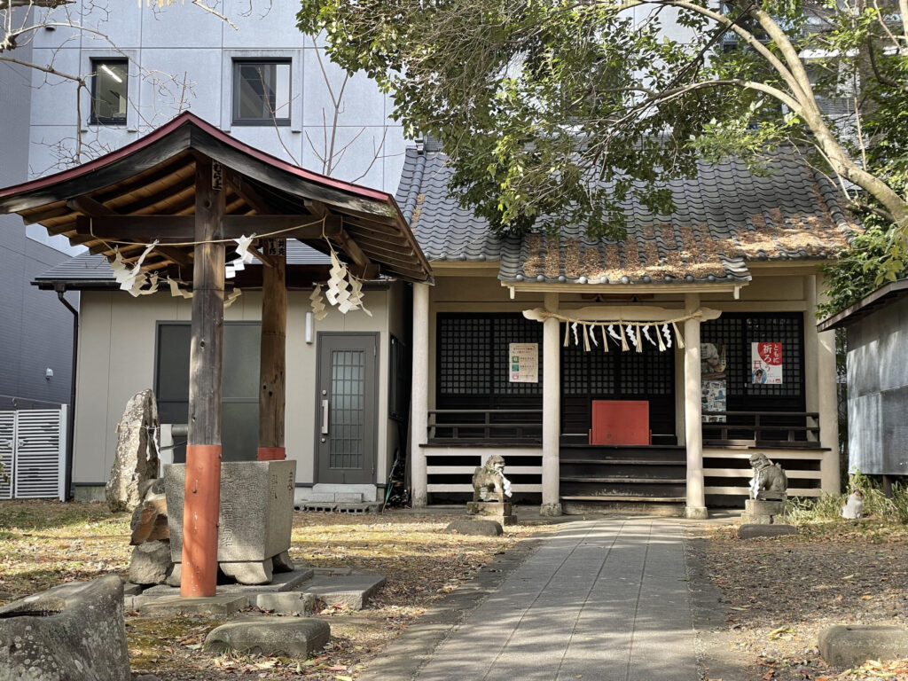 宮城県仙台市の馬上蠣崎神社の境内