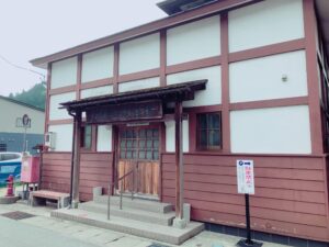 宮城県大崎市の川渡温泉公衆浴場の外観