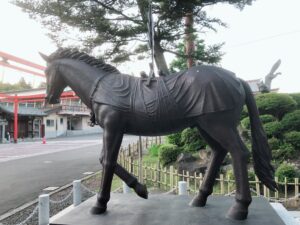 宮城県岩沼市の竹駒神社境内にある馬の像