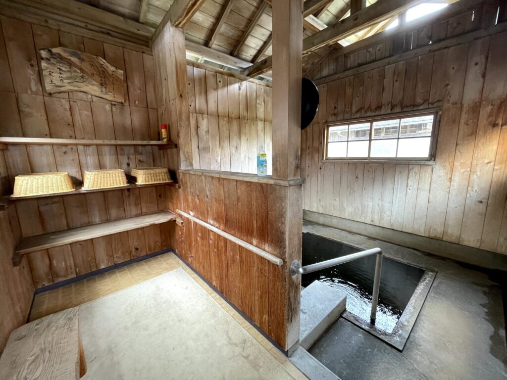 東鳴子温泉の「馬場温泉」の湯小屋
