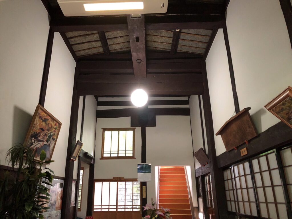 鳴子温泉郷の鬼首・吹上温泉峯雲閣の館内