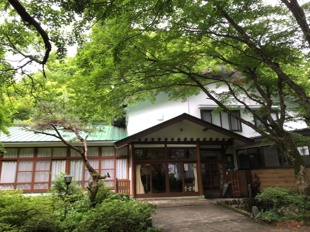 鳴子温泉郷の鬼首・吹上温泉峯雲閣