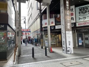 霜ばしらを販売する仙台の九重本舗玉澤は朝から開店前の行列