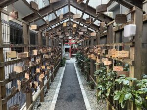 青葉区一番町のビルに中にある野中神社の絵馬