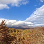宮城県栗駒市の湯浜峠から見た栗駒山の紅葉「神の絨毯」
